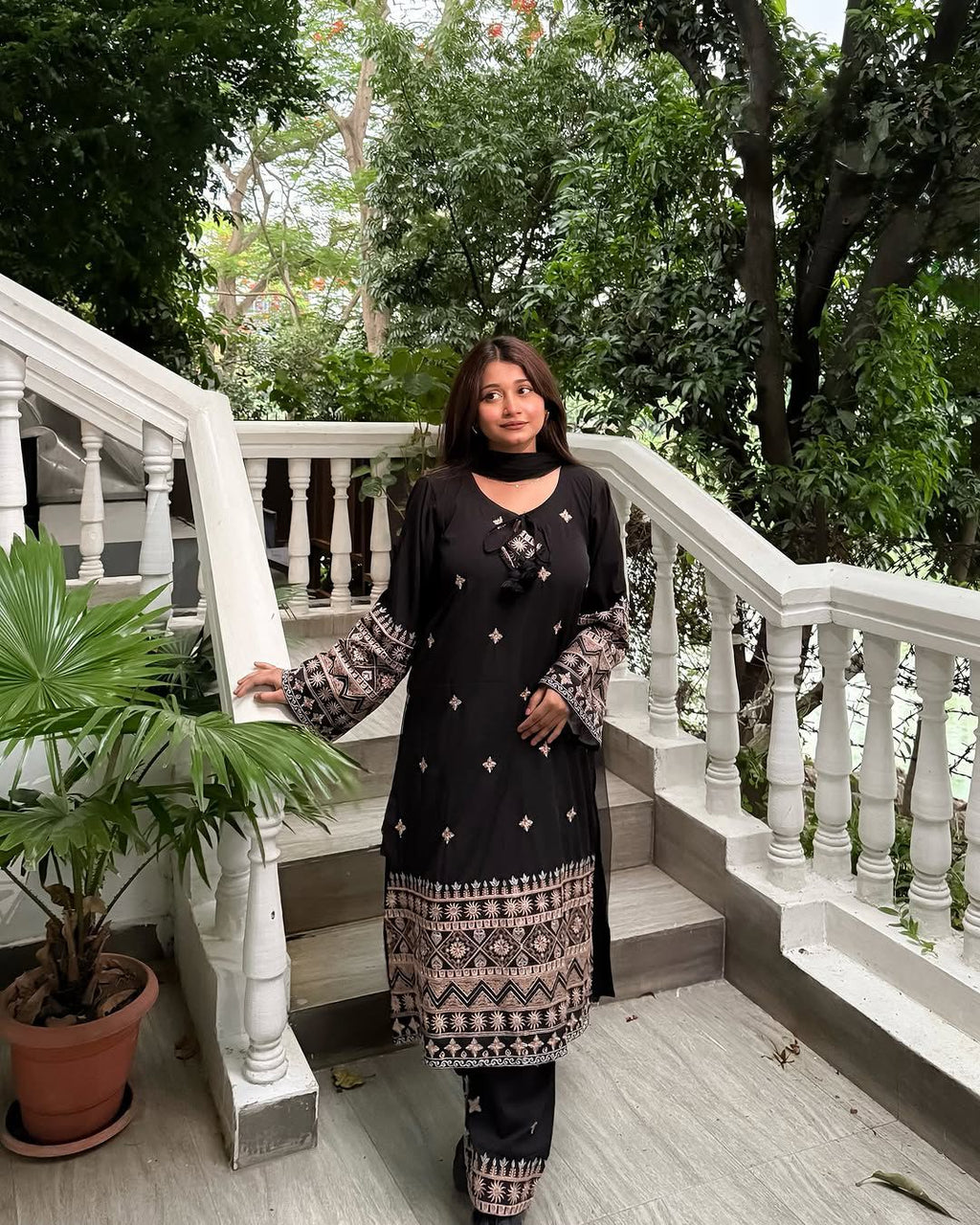 Roman Silk Cotton Kurt Plazzo Set Embroidery Work & Lace Work Border