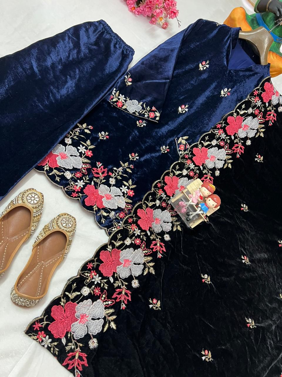 HEAVY VELVET KURTA & PANT (3-PIS SET) SEQUINS EMBROIDERY WORK