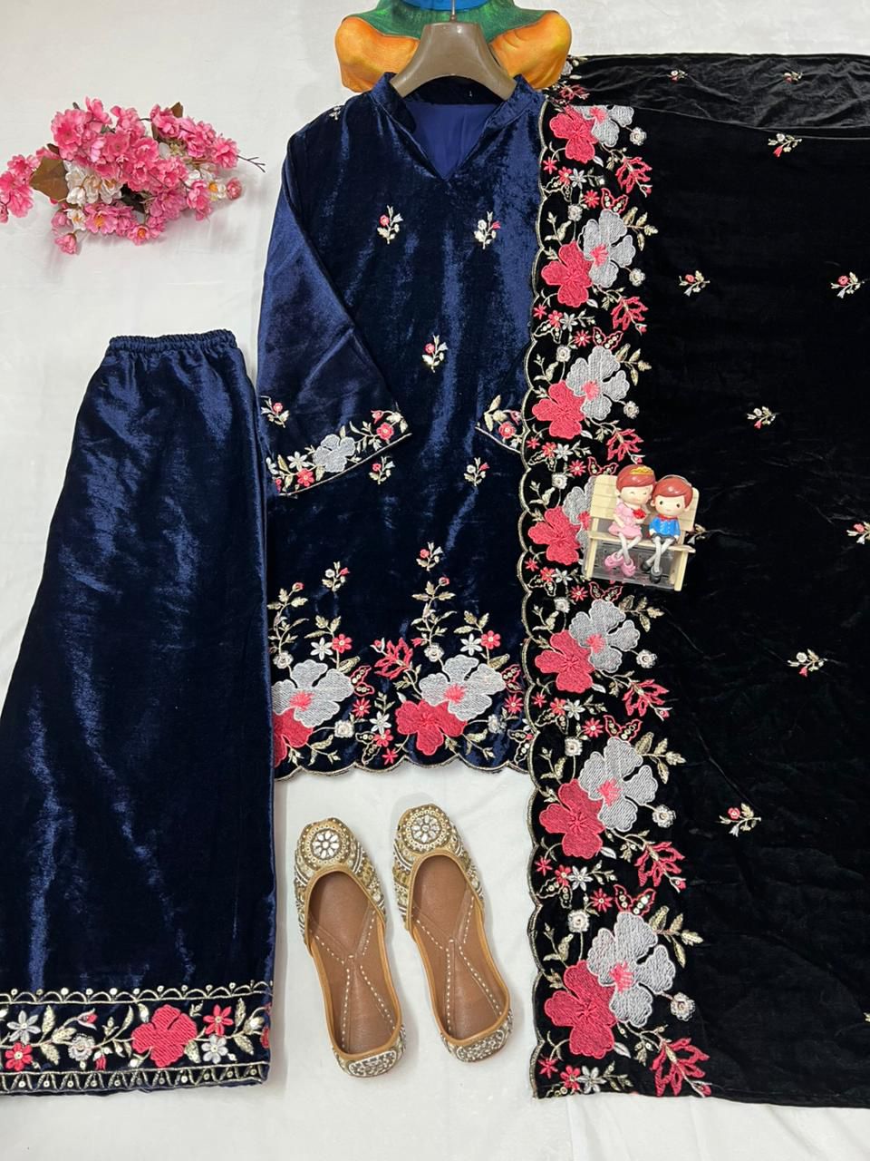 HEAVY VELVET KURTA & PANT (3-PIS SET) SEQUINS EMBROIDERY WORK