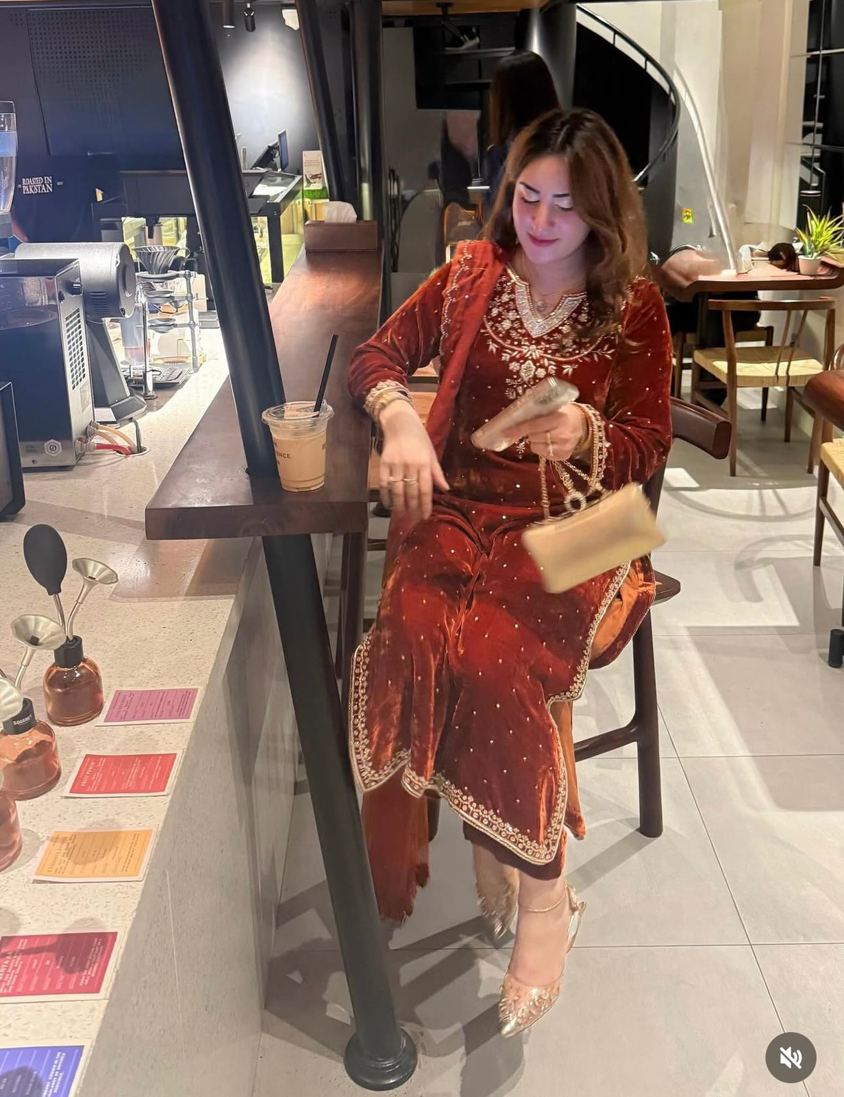 Design Velvet (Top & Pent & dupatta) Reddy To Wear Look Design