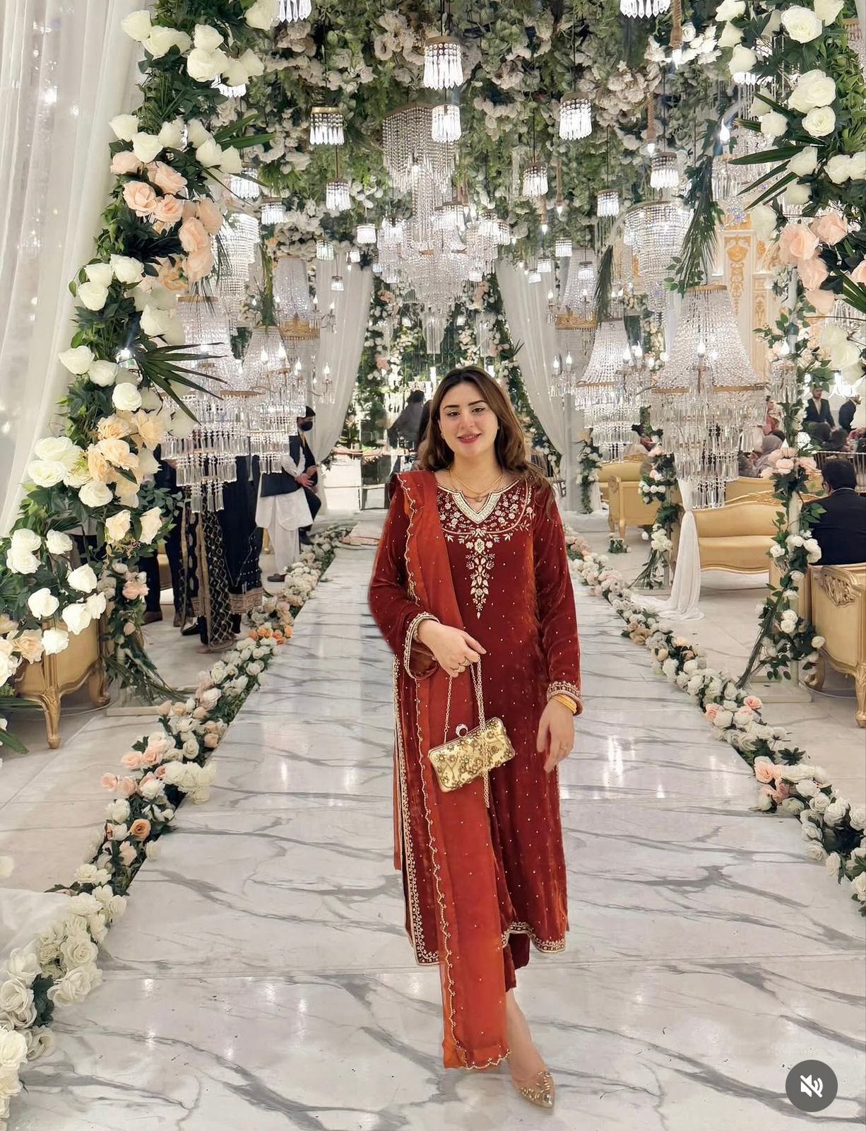 Design Velvet (Top & Pent & dupatta) Reddy To Wear Look Design